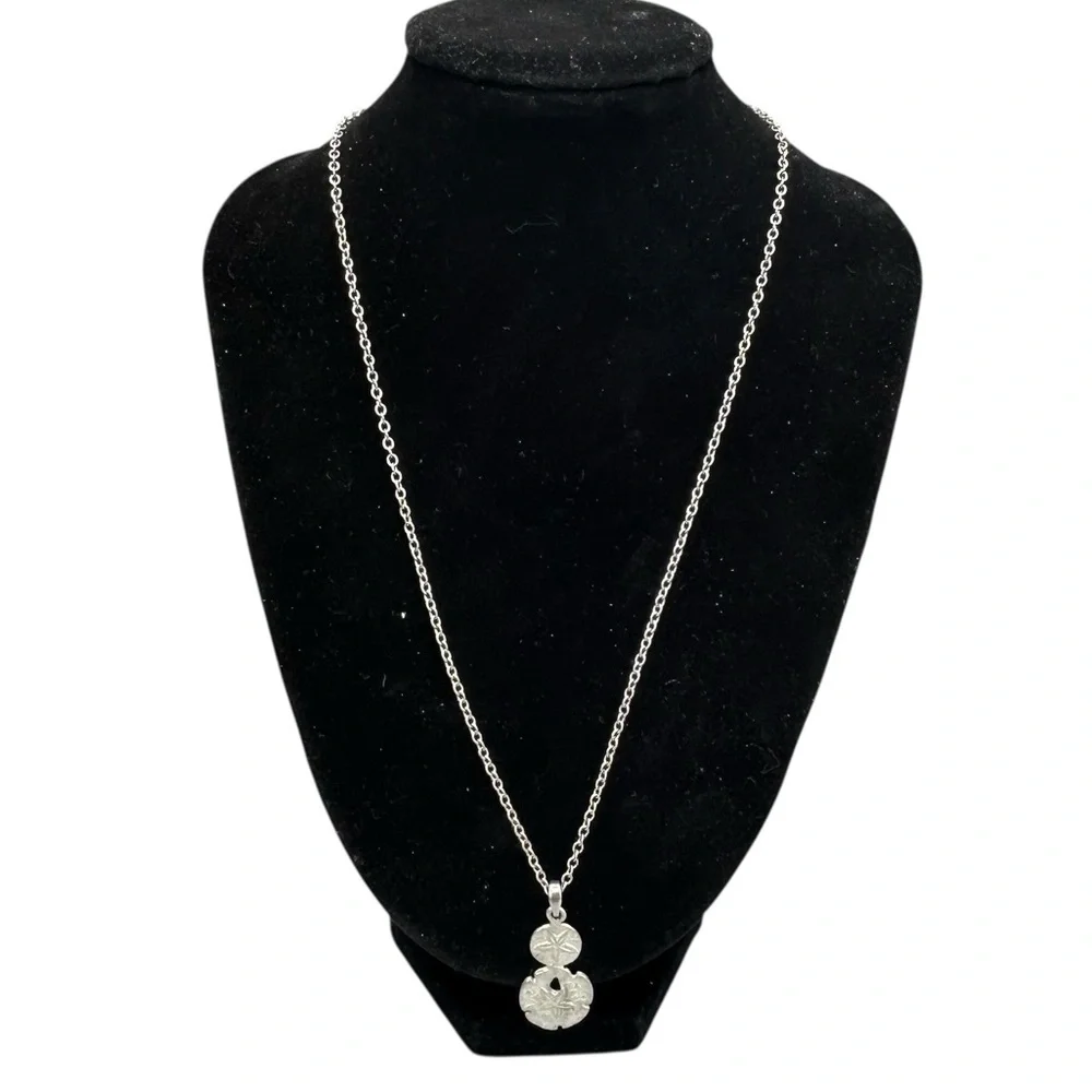 Vintage Unmarked Silver Sand Dollar Necklace | Coastal Beach Charm 18” - Picture 10 of 12